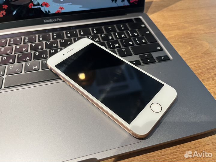 iPhone 8, 64 ГБ