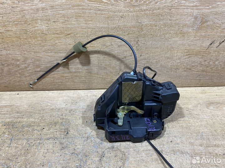 Замок задней правой двери Mercedes W211 ZD138