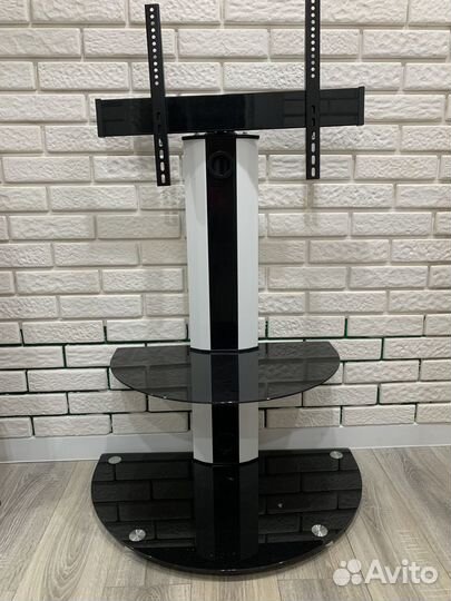 Подставка под телевизор с кронштейнами