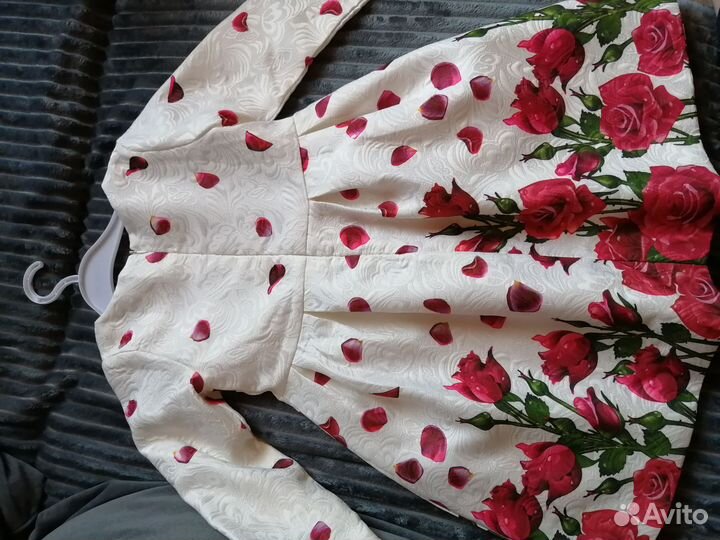 Нарядное платье с розами на девочек 5 лет