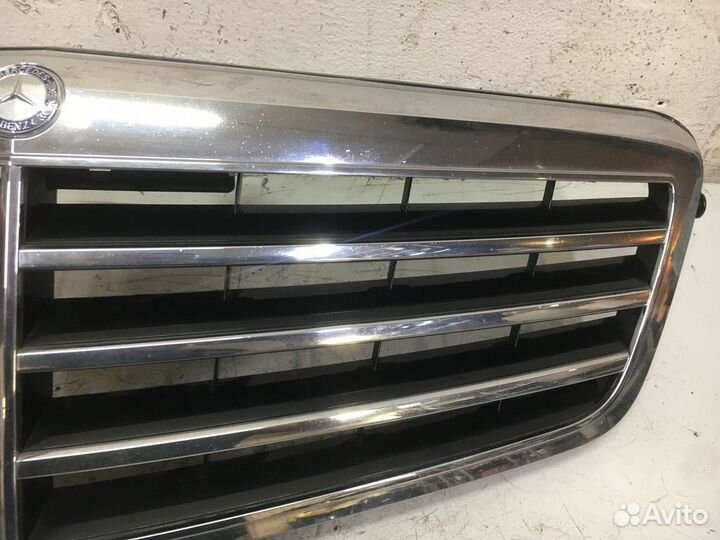 Решетка радиатора Mercedes-Benz E-Class