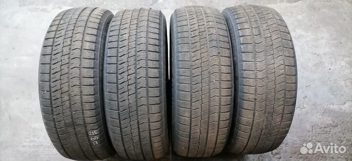 Bridgestone Blizzak VRX2 215/60 R17