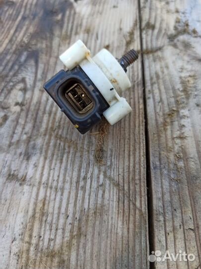 Датчик положения кузова (корректора фар) toyota