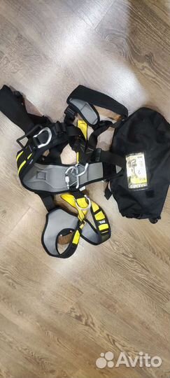 Страховочная система Petzl Navaho Bod (новая)
