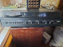 Старинный катушечный магнитофон
