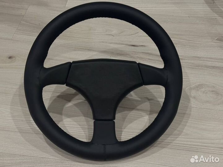 Спортивный руль Momo Hella