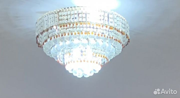 Продам люстру