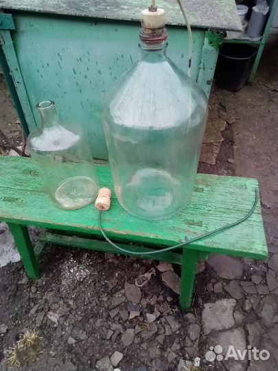 Кастрюли большие и бутыли