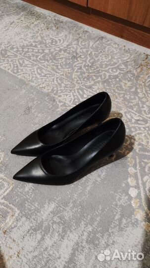 Туфли лодочки,натуральная кожа, 37 черные, новые
