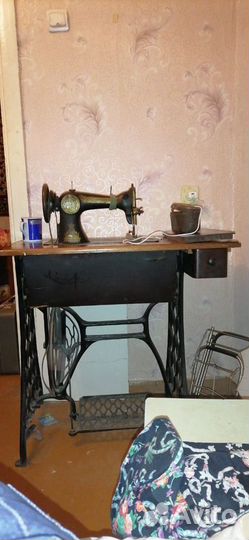 Швейная машинка ножная