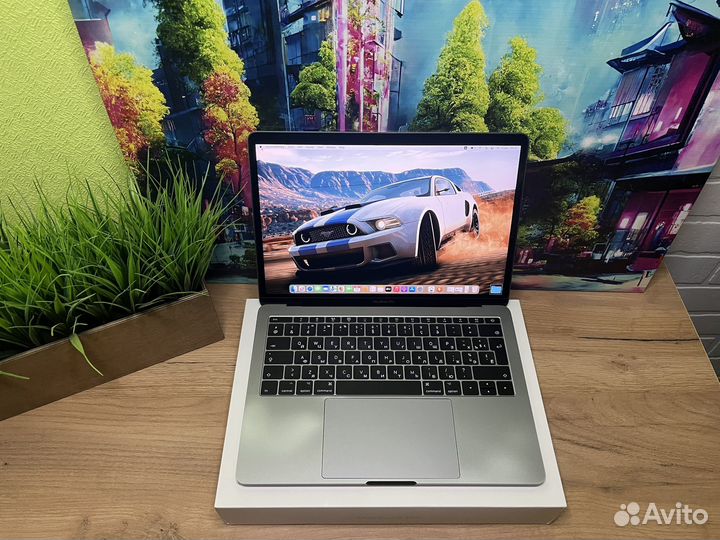 Macbook pro 13 2017 16gb 256 gb i5