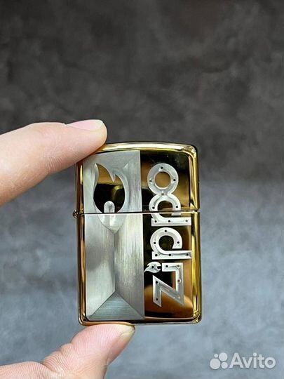 Бензиновая зажигалка Zippo золото