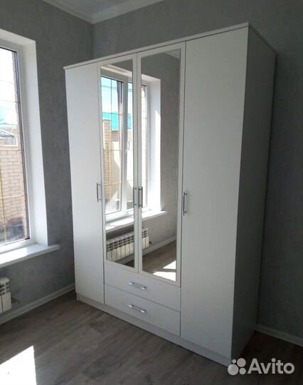 Шкаф распашной в наличии