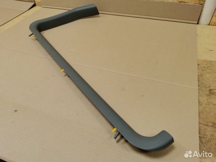 Обшивка двери задней правой Chrysler Voyager 3.3L