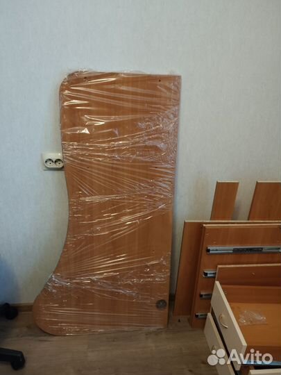 Письменный стол для школьника