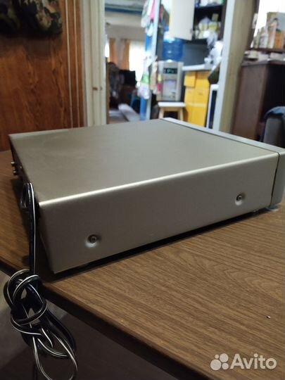 Продам CD проигрыватель (Player) onkyo c-722M