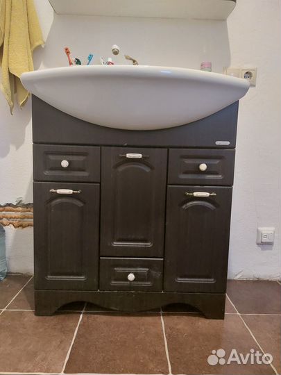 Раковина с тумбой и зеркалом бу