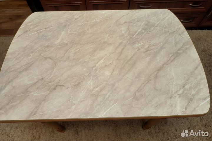 Кухонный стол