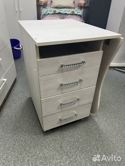 Маникюрный стол складной бу