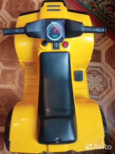 Квадроцикл от 1 года до 5 лет почти новый