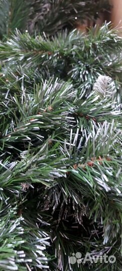 Ель искусственная заснеженная с шишками