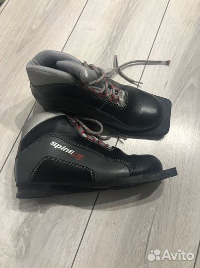 Лыжные ботинки