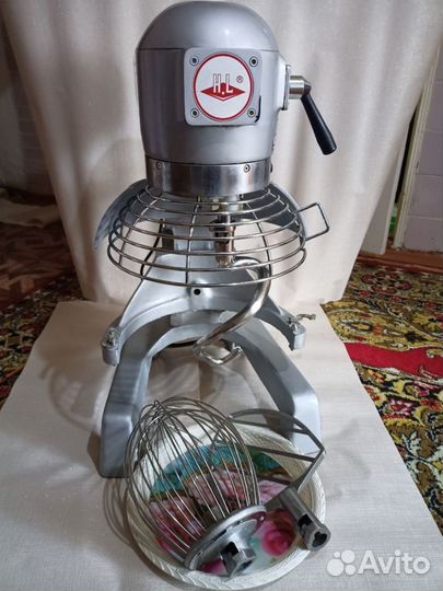 Миксер планетарный (тестомес)