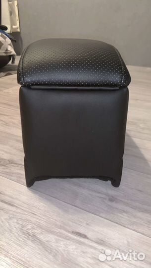 Подлокотник для машины