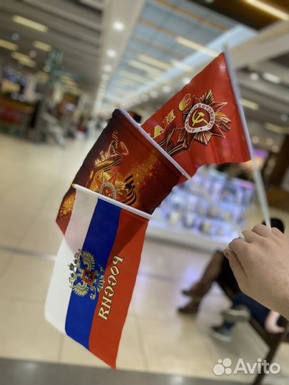 Флаг России ;флаг СССР;пилотки; георгиевская лента