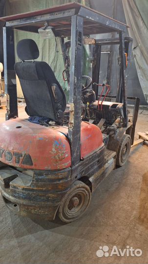 Вилочный погрузчик Toyota 5FG15, 2003