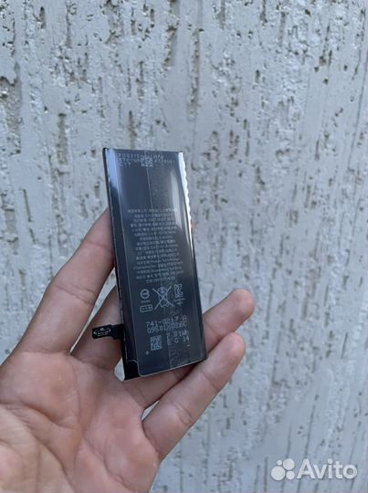 Аккумуляторы и экраны на iPhone 7,8,10,11