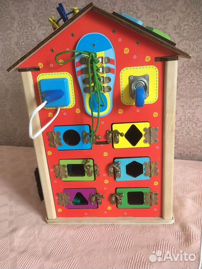 Бизиборд бизидом по Монтессори