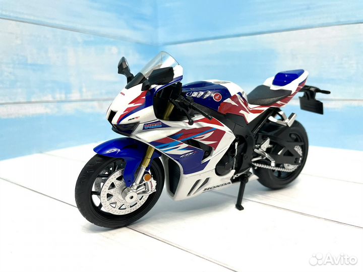 Модель мотоцикла Honda CBR1000RR-R Fireblade 1:12