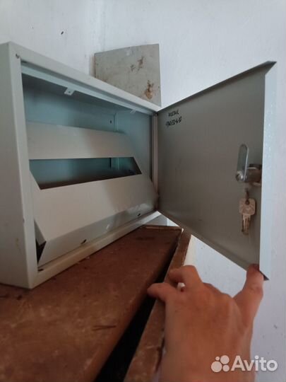 Металлический ящик под электросчетчик