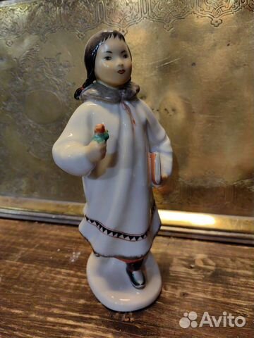 Фарфоровые статуэтки дети