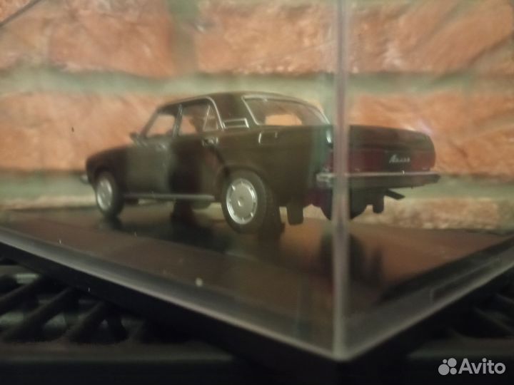 Модель автомобиля газ-3102 Волга 1/43
