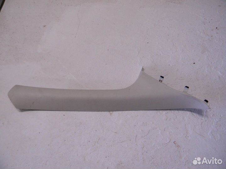 Обшивка стойки Focus III 2011