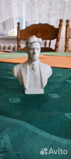 Бюст Маяковский