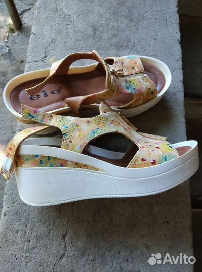 Босоножки 39р две пары