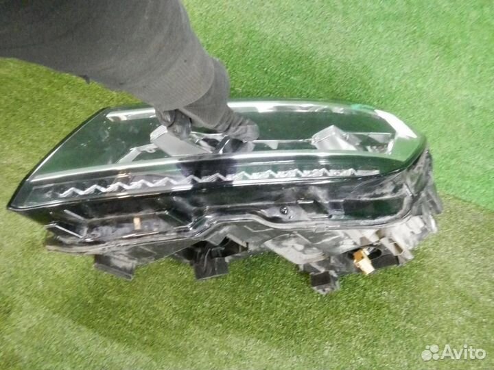 Фара левая Volkswagen Tiguan