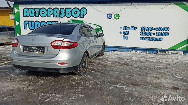 Накладка стекла заднего левого Renault Fluence 828210174R Отличное состояние