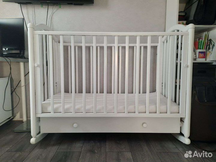 Детская кроватка