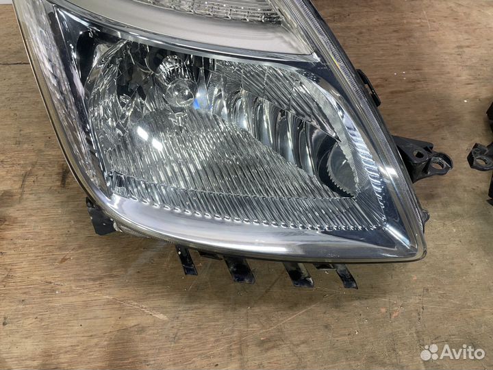 Фара передняя Toyota Prius 20 (xenon, Япония)