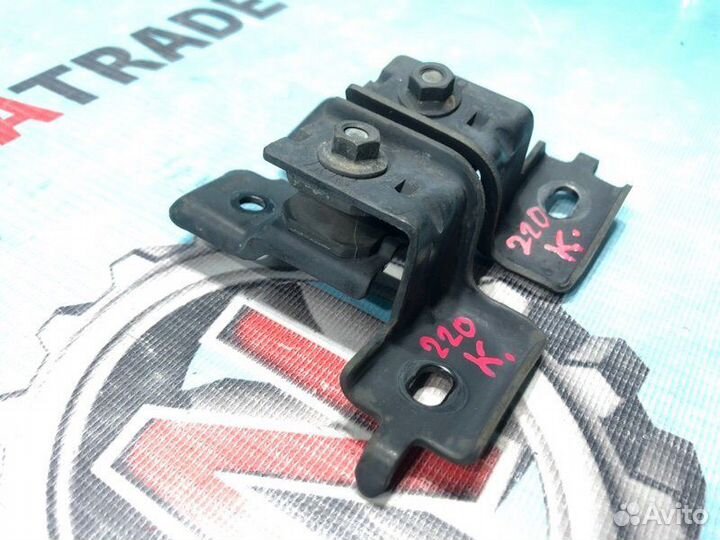 Крепление радиатора кондиционера Toyota Regius