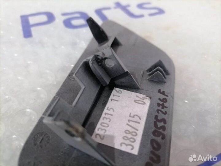 Крышка форсунки омывателя фар передняя правая Audi