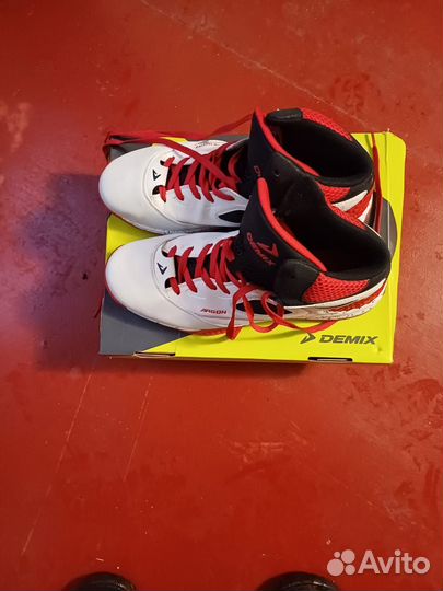 Продать кроссовки