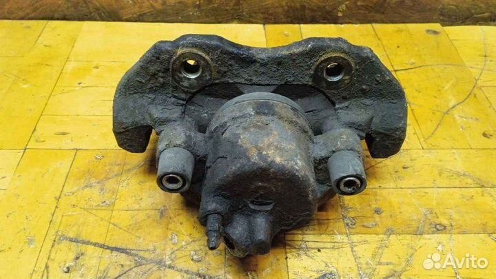 Суппорт передний правый Ford Focus 2 1.6 2008-2011