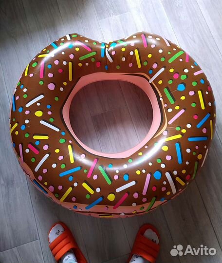 Круг для плавания. Надувной, огромный пончик