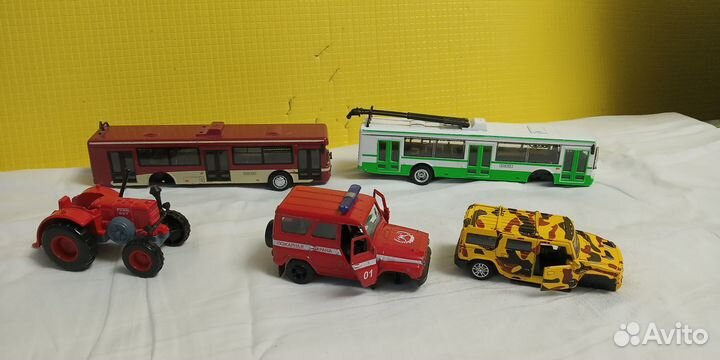 Модели автомобиля металлические на запчасти