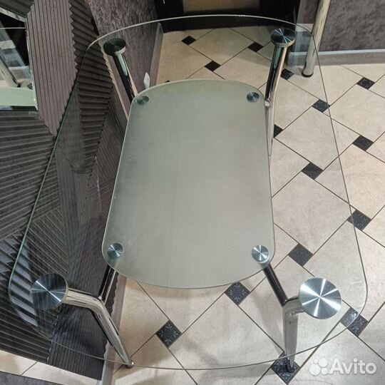 Кухонный стол стеклянный